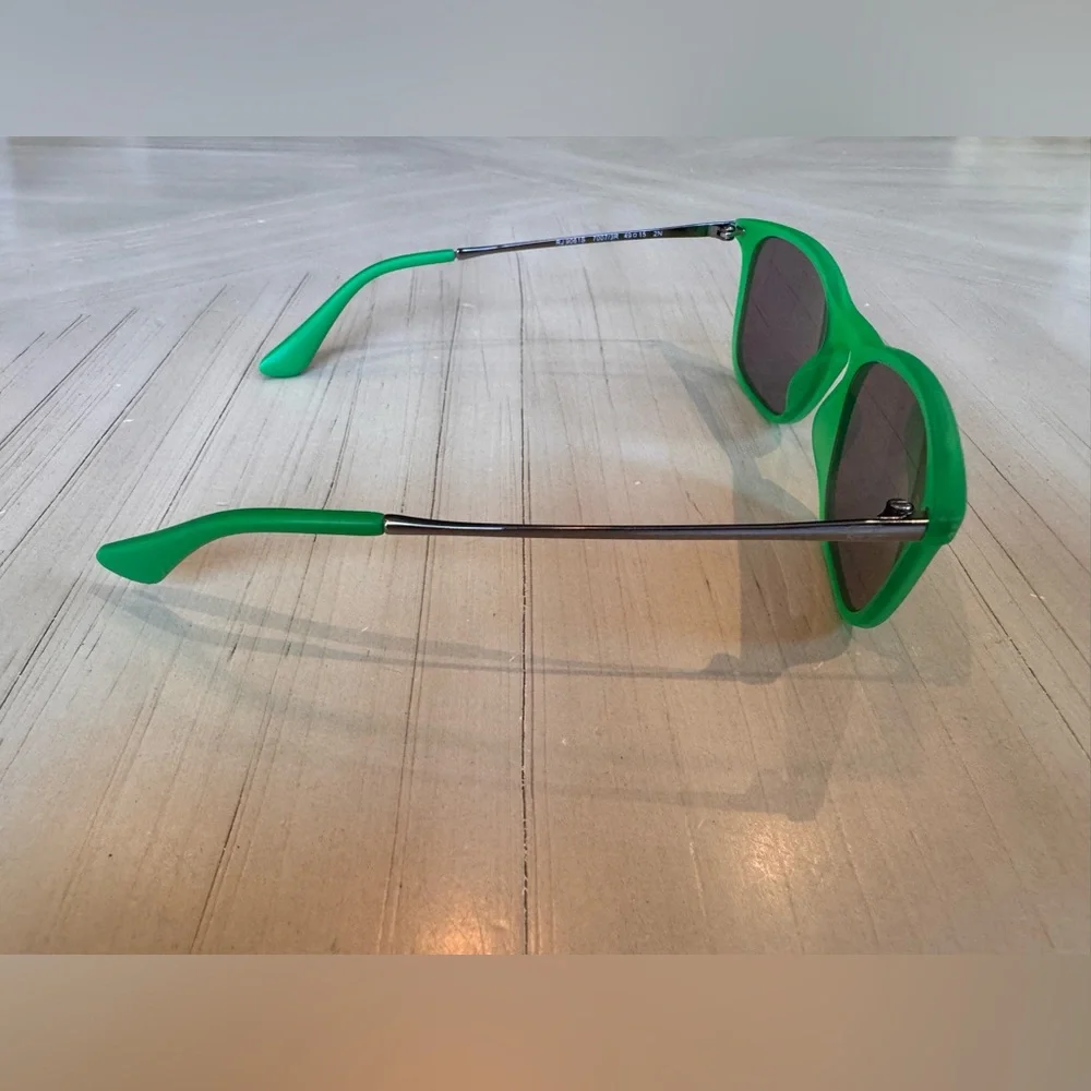 RAY-BAN KIDS Unisex Green Mirrored Lens Rubber Frame Sunglasses – (Retired)